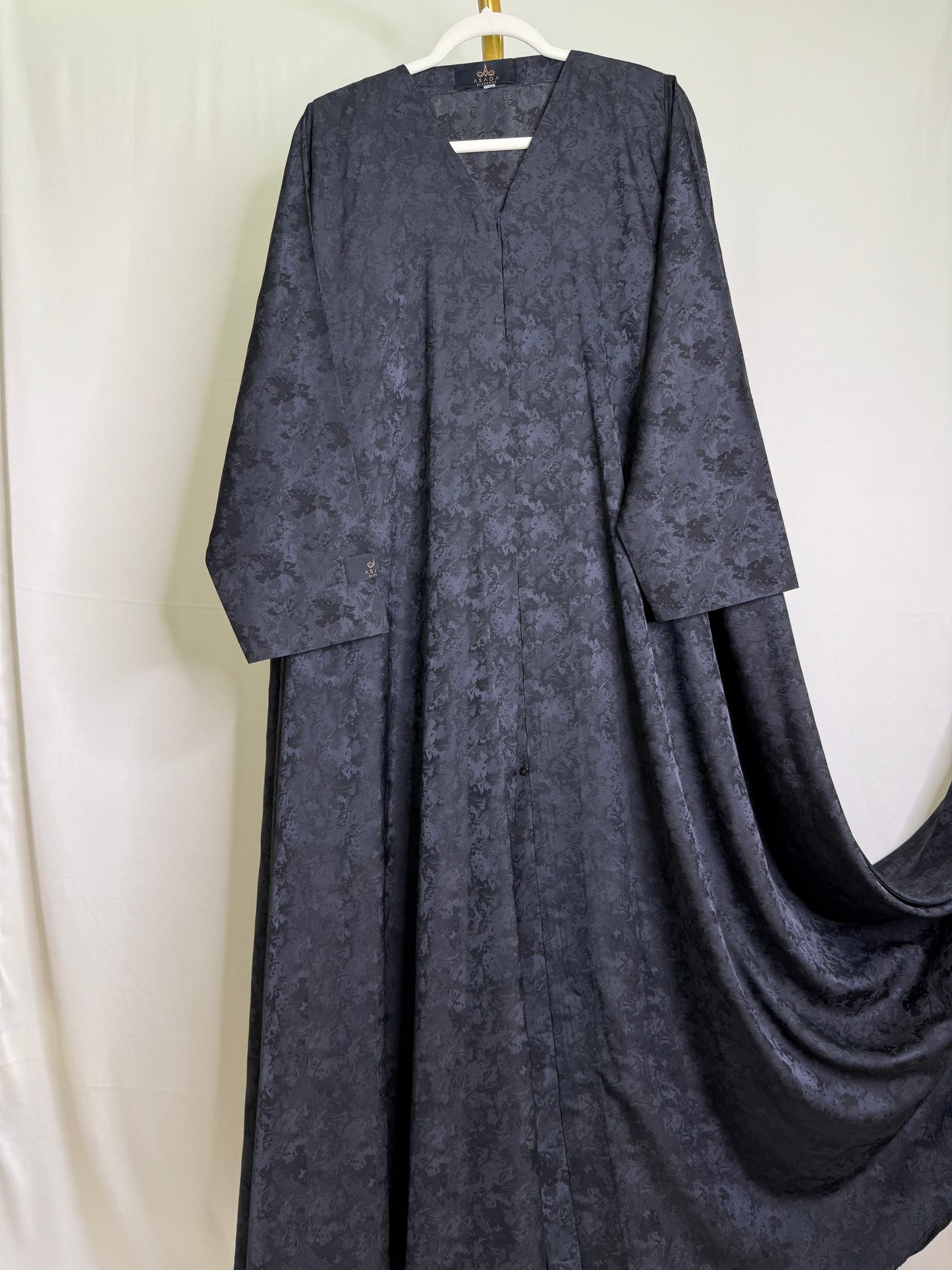 AB002